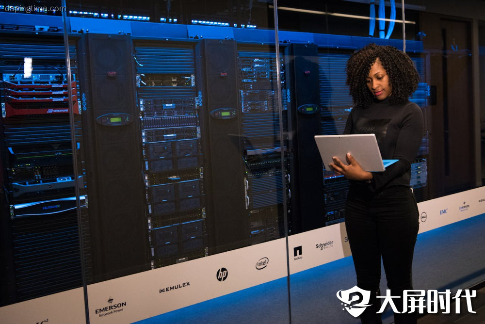 亚马逊 Aws 推出新技术，数据中心效率提升四倍，进军 Ai 芯片领域3d快讯 大屏时代 