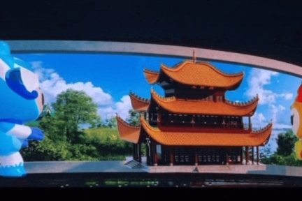 岳阳裸眼3D屏投用，科技赋能千年古城亮新章！